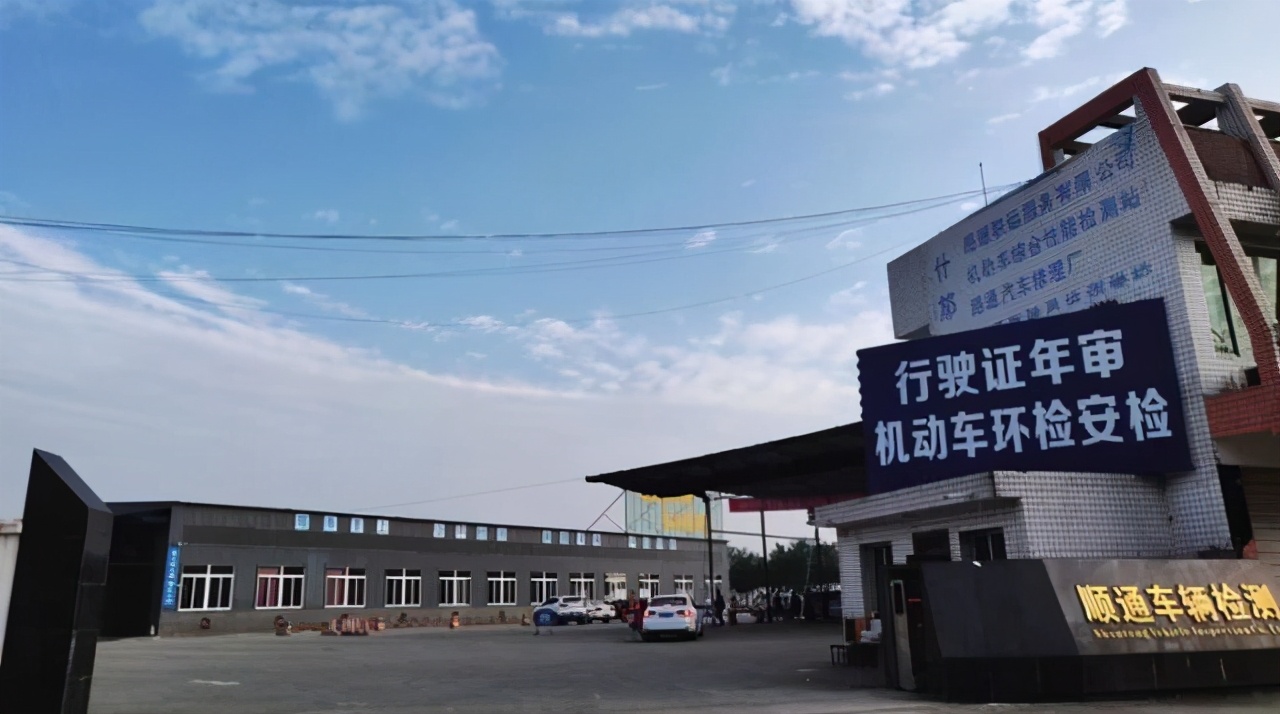 人在外地车子年检过期了怎么办,车子年检过期被交警抓到会怎么样