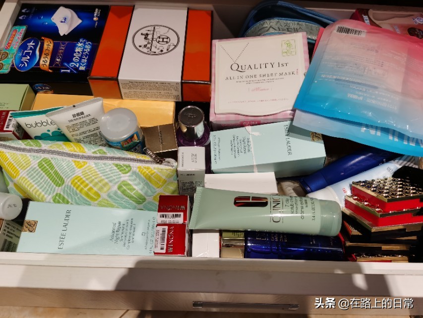 拼多多的雅诗兰黛小瓶装是正品吗,拼多多雅诗兰黛为什么那么便宜