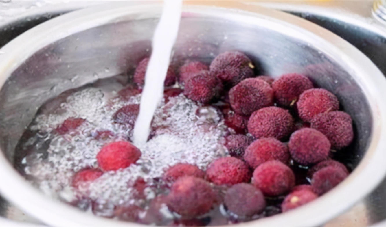 怎样洗杨梅的虫子不要小苏打,洗杨梅怎么洗虫子会跑出来