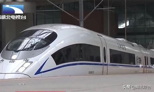 濂冲瓙鍧愬湪鐏溅涓婂伔鎵嬫満琚瀵熸姄,濂冲瓙楂橀搧琚伔灏忓伔澶у摥