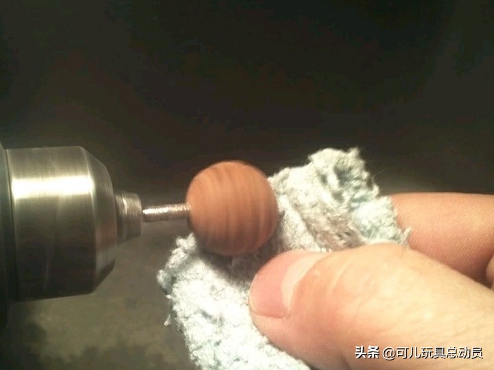 我爱做手工:给大家发一个无齿金刚圆珠的手工打磨过程