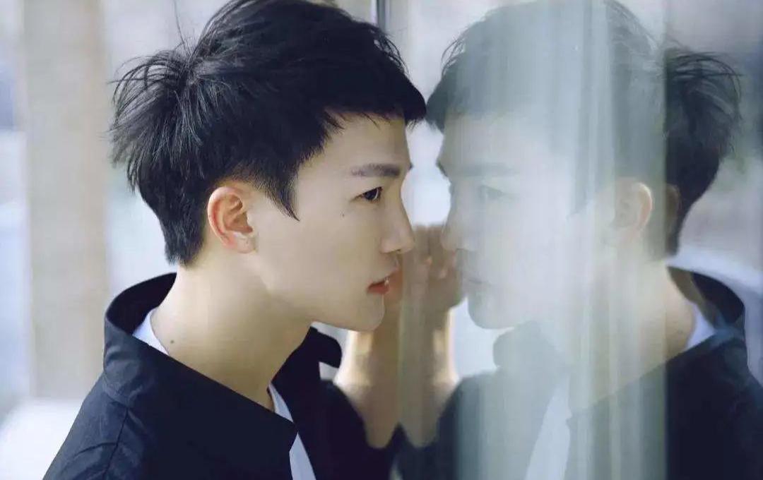 当年凭一首歌爆红的男星,最被低估的一个男歌手