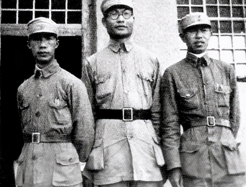 九一三事件发生后，海军司令员重新统领海军，晚年官至副国级