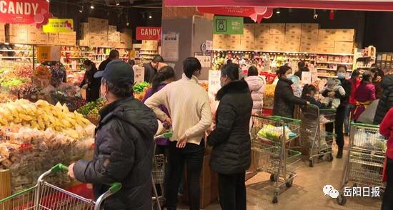 装彩灯、买年货，岳阳年味渐浓