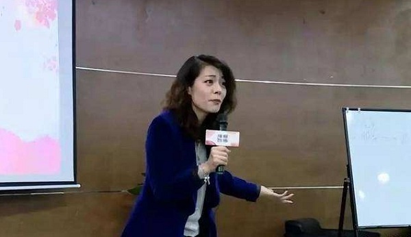 复旦女教授陈果认错的字,复旦教授陈果读错耄耋原视频