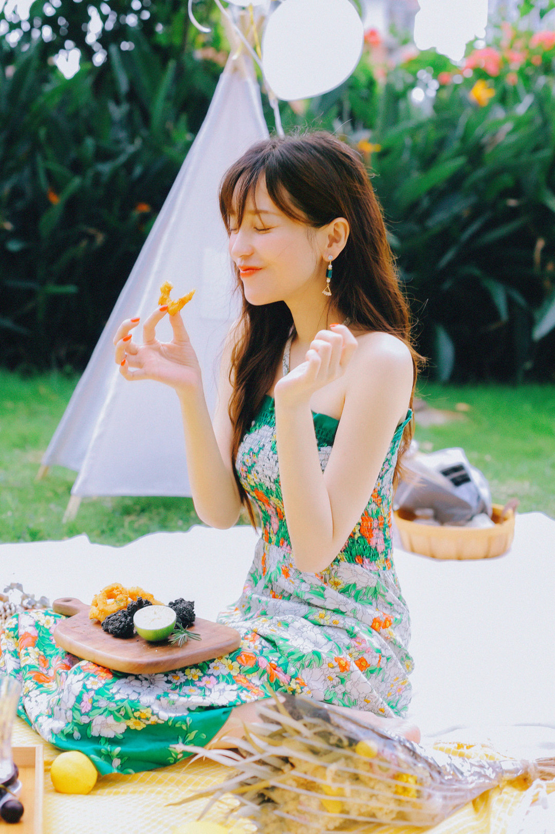 碎花裙遮肉显瘦显气质出游,春季碎花裙推荐