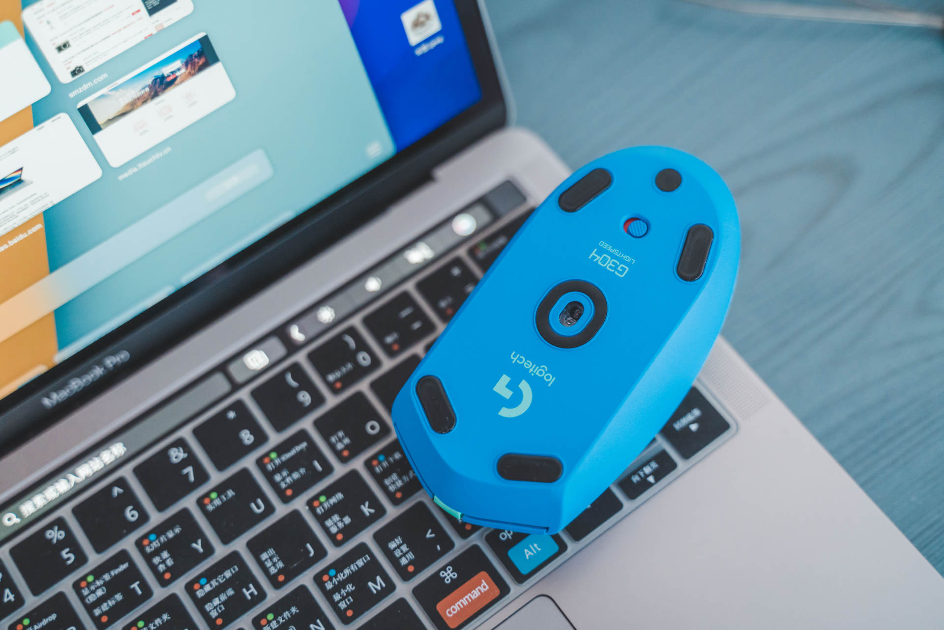 中端经典之罗技g304无线鼠标体验,无线鼠标推荐罗技g304会不会发光