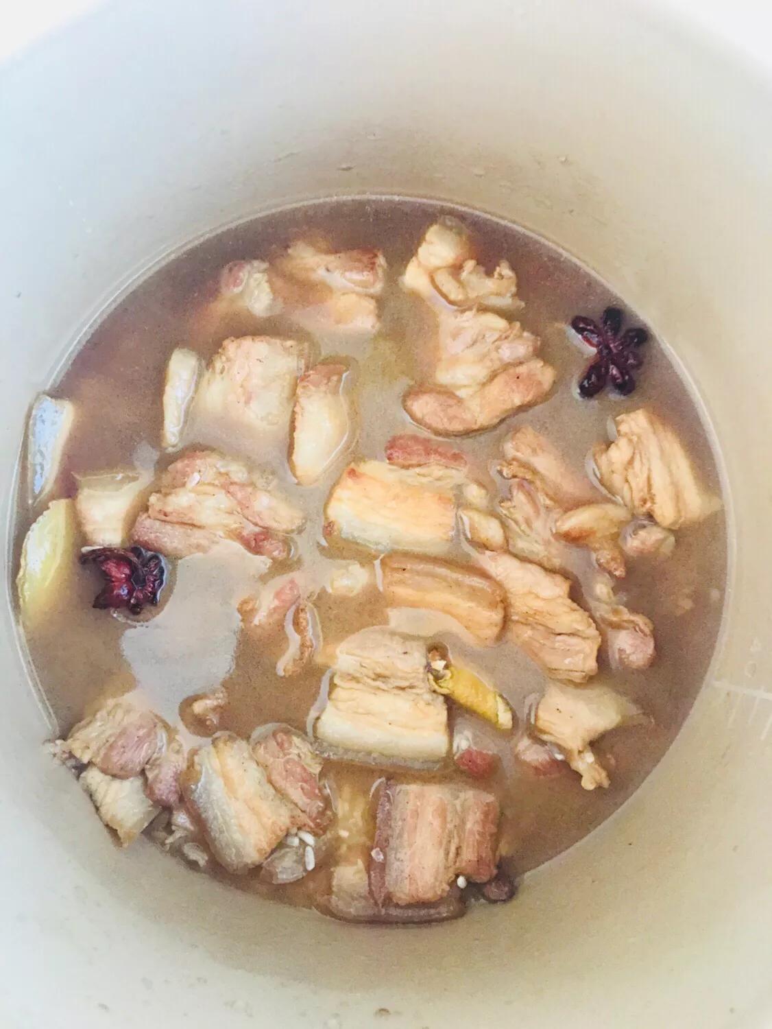 五花肉和米饭一起做最好吃,五花肉懒人做米饭的方法