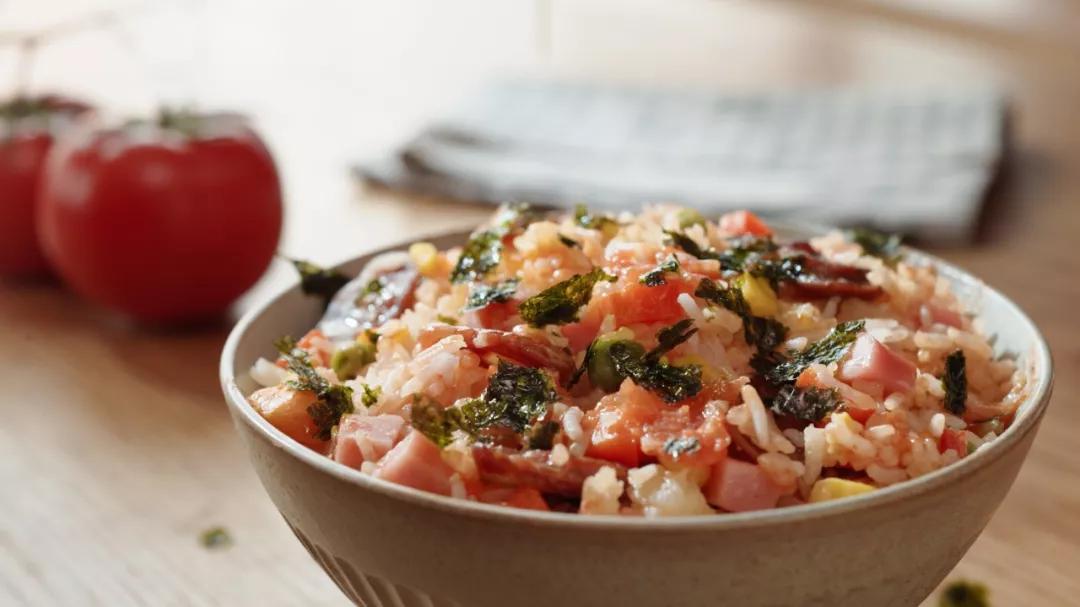 电饭煲生存指南，一键做一只番茄饭+蜜汁鸡翅+香软蛋糕