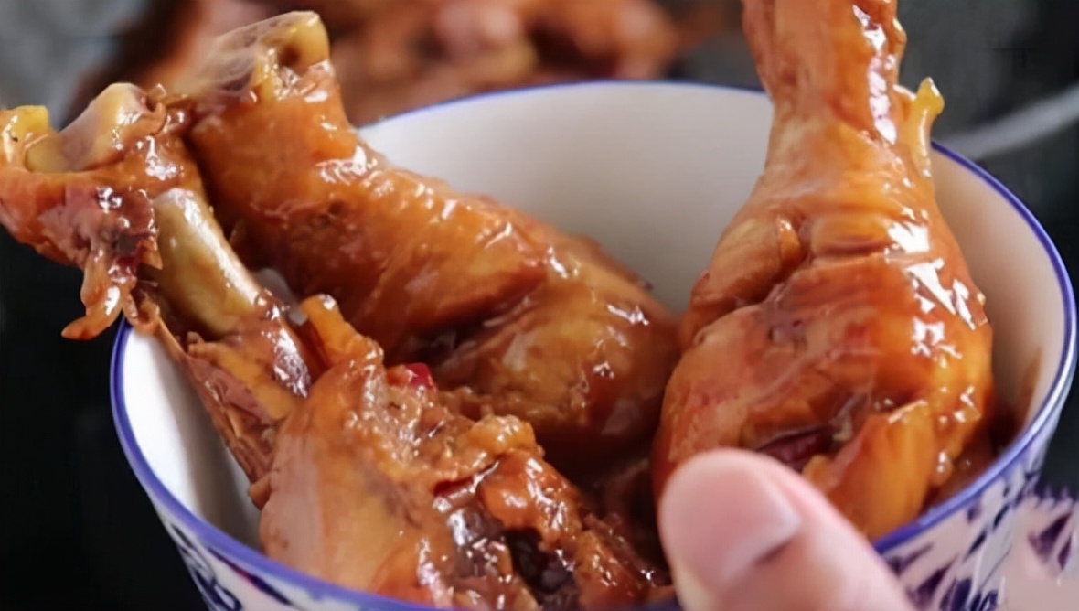 9岁乳房发育,10岁来“大姨妈”性早熟身高不到153cm!该怎么帮她