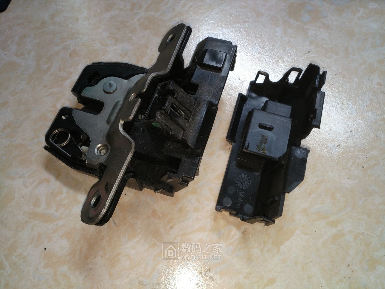 福特嘉年华尾箱关好仪表显示未关,福特嘉年华后备箱锁维修