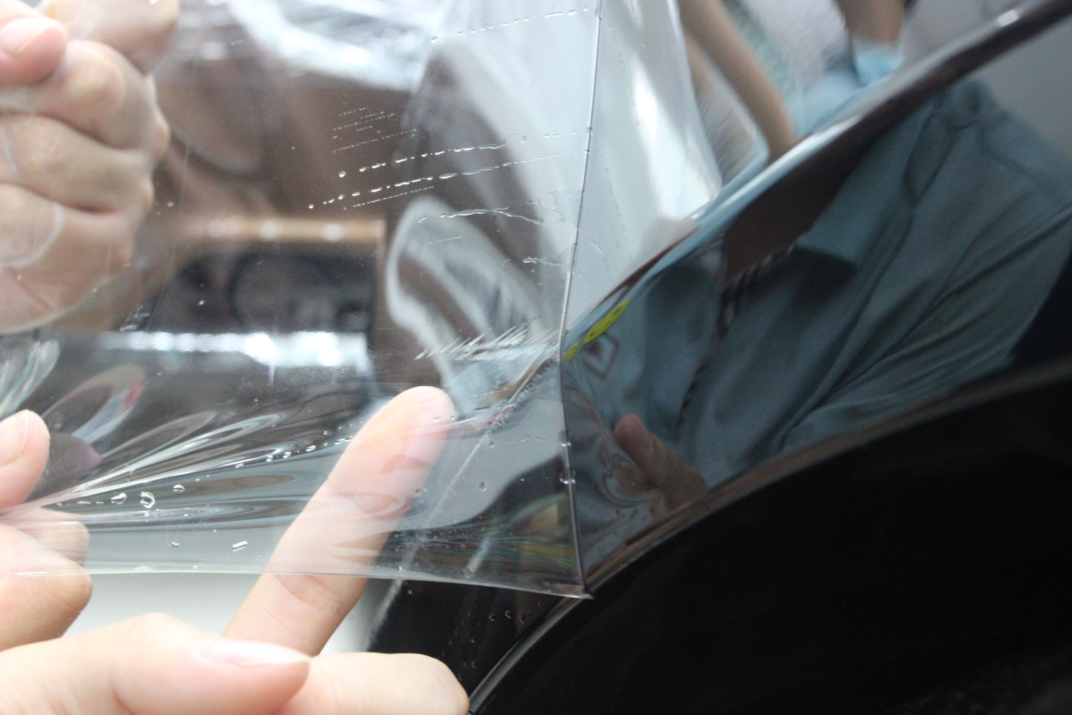 解密隐形车衣背胶的秘密,哪种隐形车衣不流胶