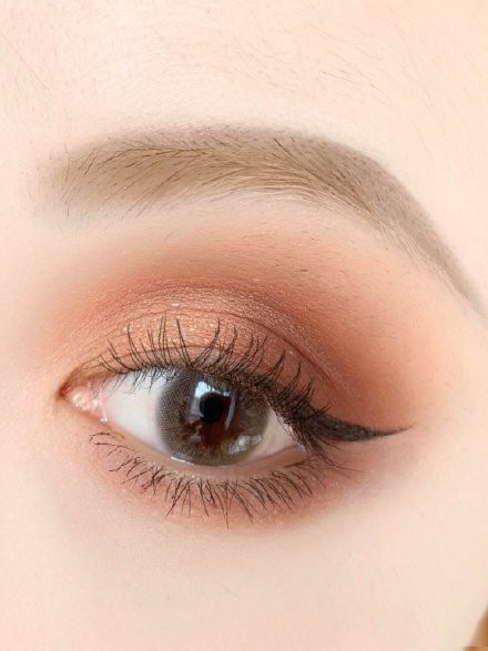 好用的眼影持久不脱妆推荐,没有眼影的妆面