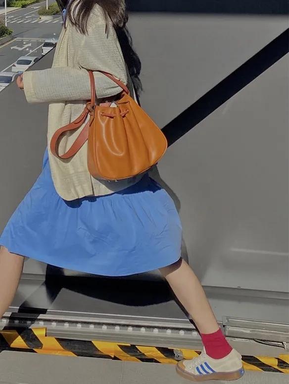 买了一大堆便宜包包,买了一个包回来发现包里有钱