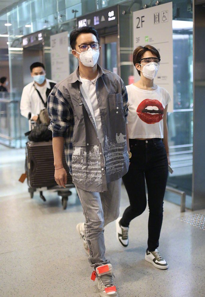 卢靖姗穿短发露脐装,卢靖姗晒短发造型不错