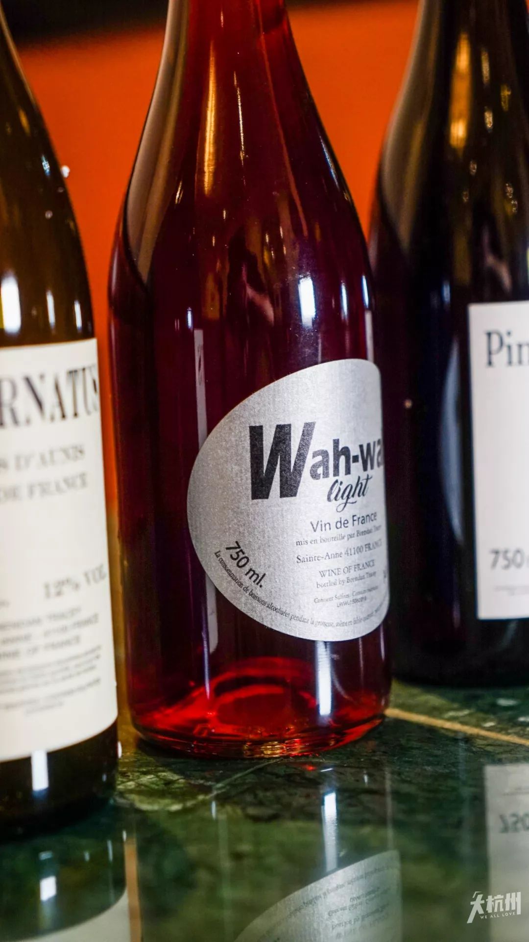 自从走进杭州这家酒吧，我就彻底入了新生代网红“自然酒”的坑