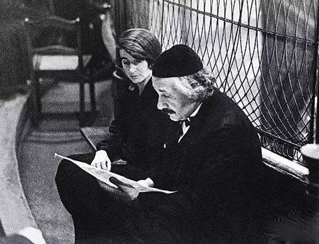 爱因斯坦死前大脑被解剖,爱因斯坦死后大脑被解剖成240块