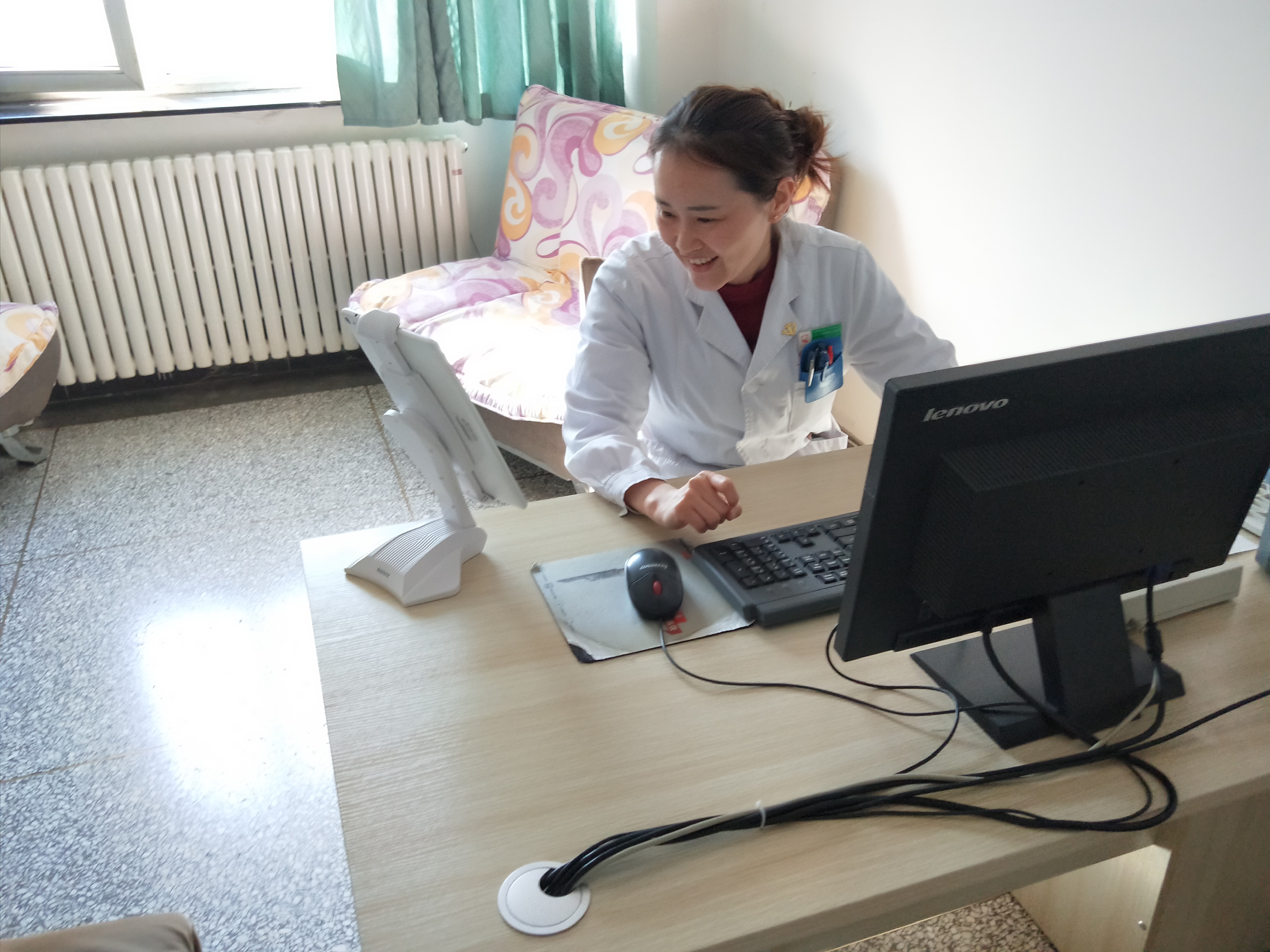 视频问诊+药品配送,患者足不出户就看上*疆新**这家医院大专家