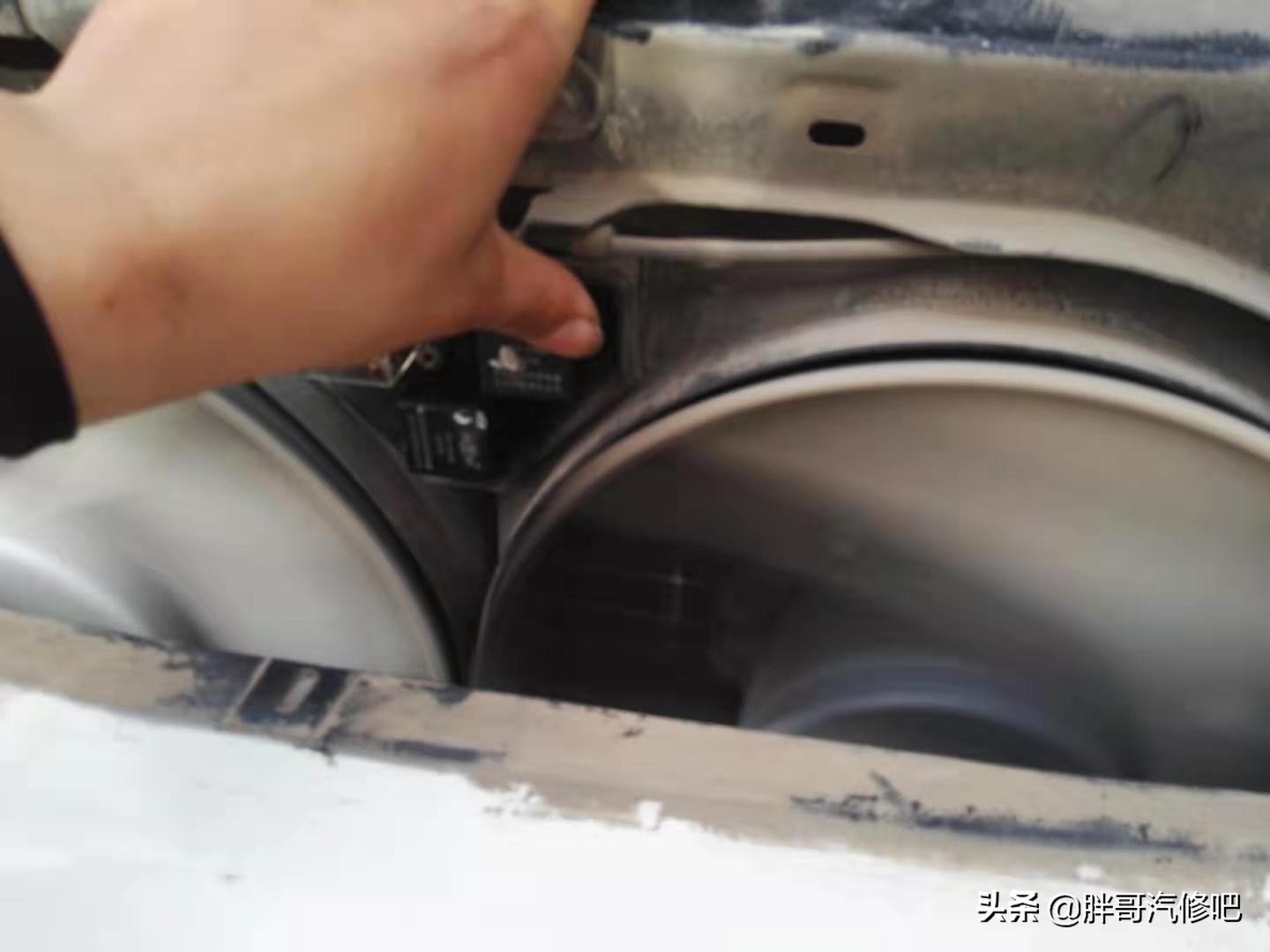 老富康缸盖漏油,老款富康水温高风扇不转