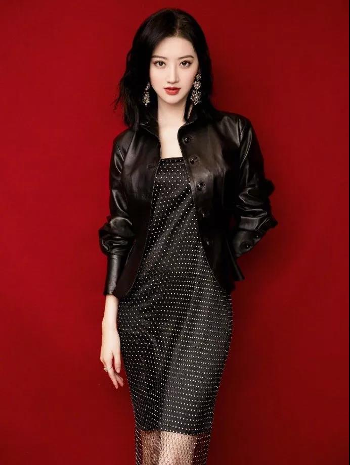 秋冬皮衣高级穿搭,皮衣怎么穿出高级感秋冬新款
