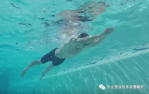 简单易学的蛙泳，16条细节错误一条没中的举手