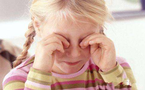 误把胶水滴进眼睛会怎样,胶水滴进眼睛怎么治疗