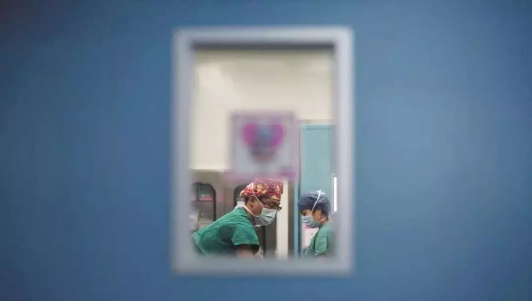 张文宏谈冬天反复生病原因,华山医院感染科张文宏近况