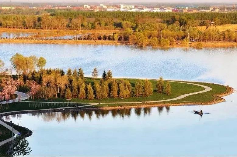 矿坑改造最美公园,矿坑改造湿地公园视频