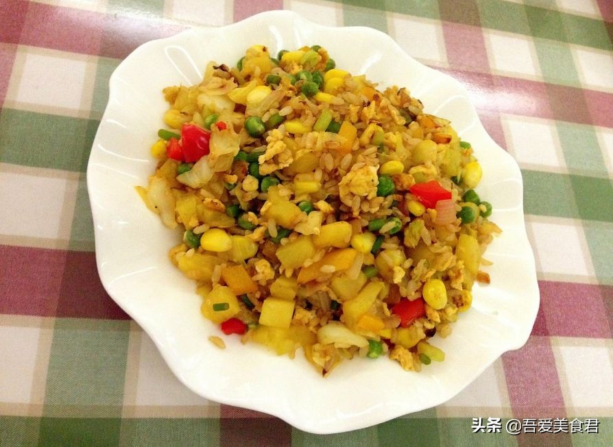 最简单的蛋炒饭做法家常,美味普通蛋炒饭海鲜蛋炒饭