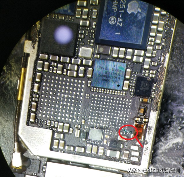 iPhone6P手机进水触摸不能用，3换屏幕问题依旧，你猜问题在哪？