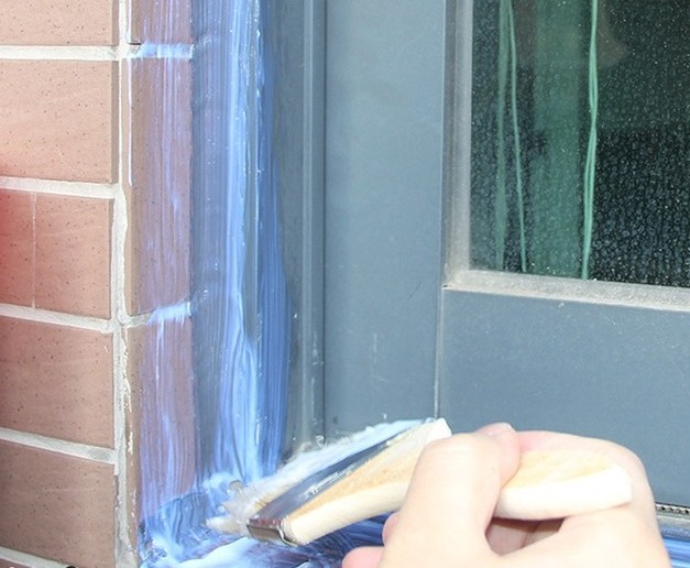冬天窗户漏水口往里漏水,窗户漏水了