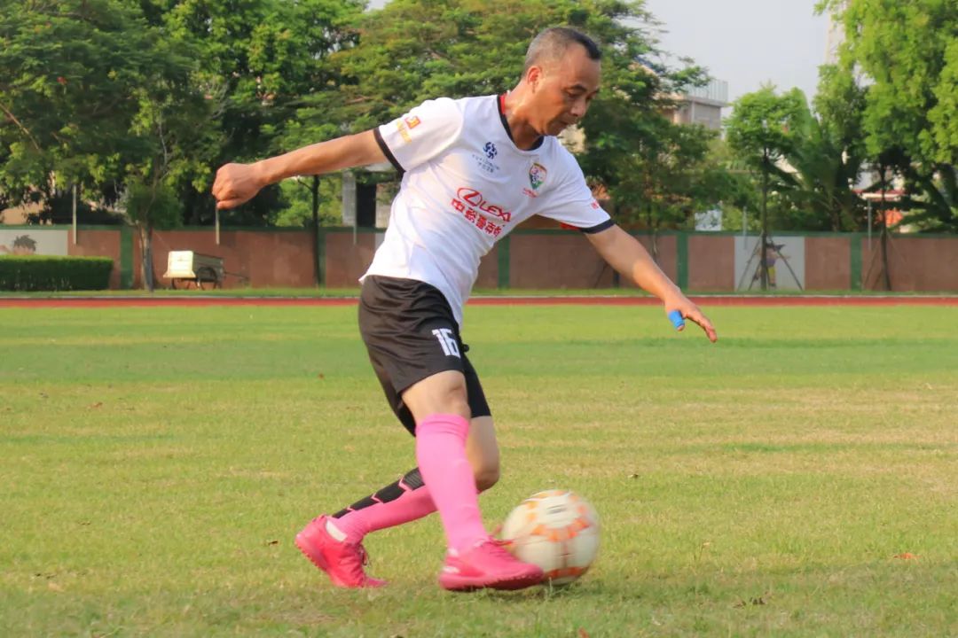 当足球之乡球队与广州高校校友冠军“激情相遇”，你更支持谁？