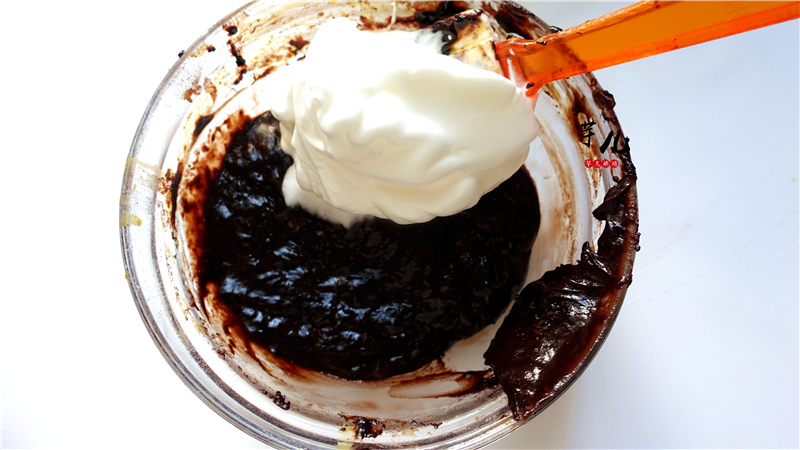 手把手教你在家做出超级漂亮的黑森林蛋糕！超详细讲解，一看就会