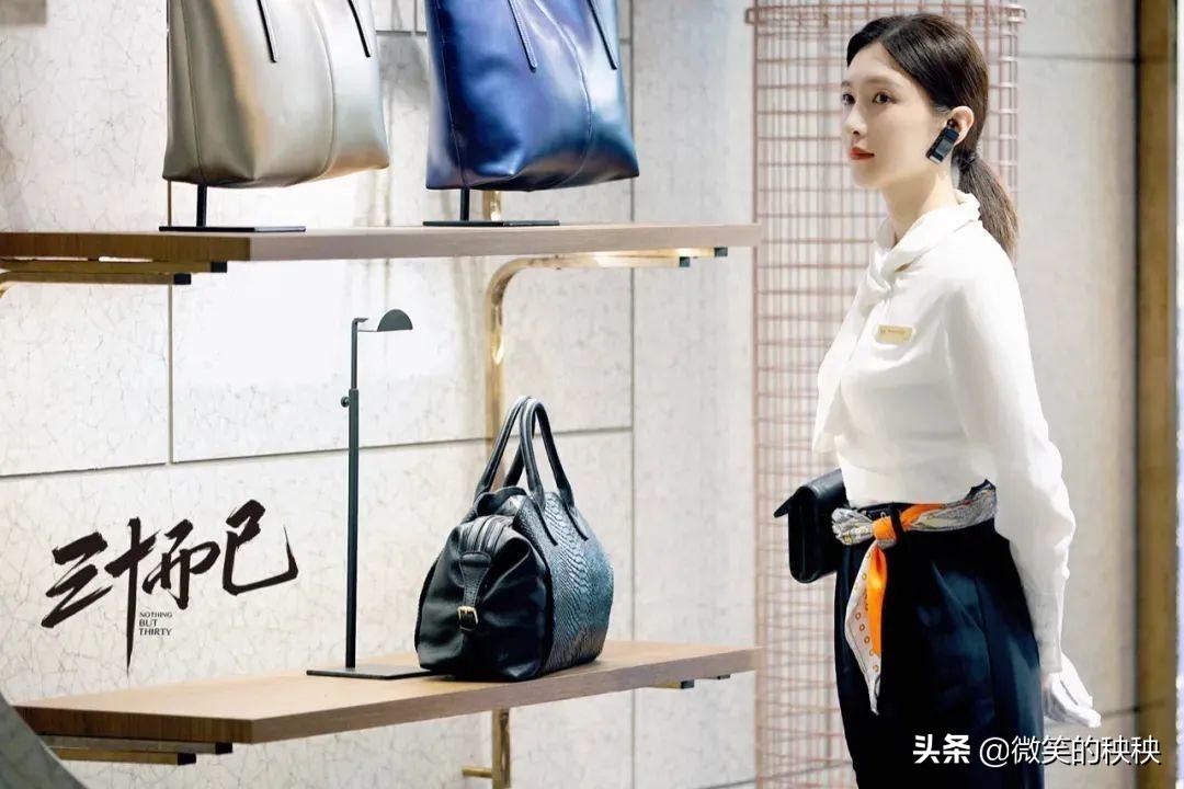 比起顾佳“贵妇”风，王漫妮的显贵穿搭和精准购物，更值得参考