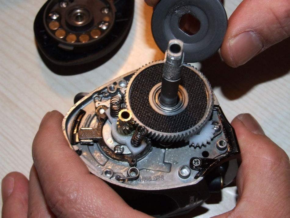 路亚新手用水滴还是纺车轮,路亚新人避坑指南鱼竿应该怎么选