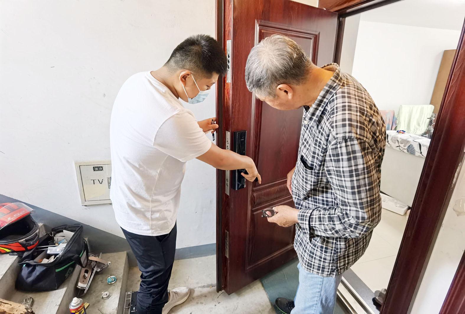 没带钥匙智能门锁,没带钥匙有办法开锁嘛