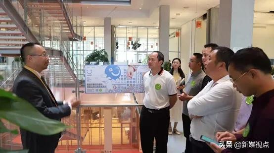 相识应为有缘人,不信春风唤不回