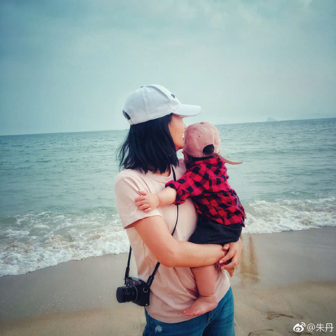 朱丹邀请准妈妈和新妈妈互动,教育孩子要“多陪伴少干预”