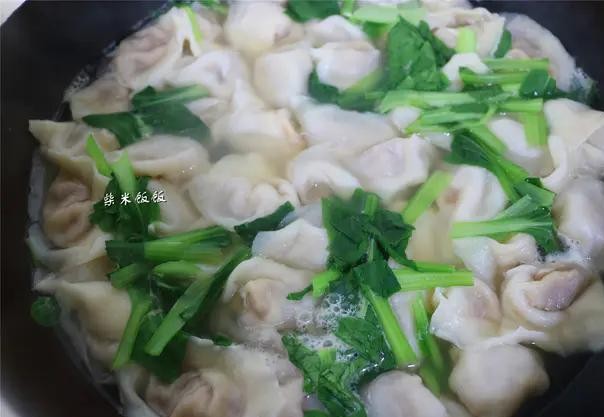 我家馄饨皮从来不买教你秘制做法,买的小馄饨皮怎么包馄饨