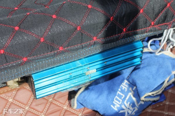 逆变器220伏300瓦变800瓦大货车专用,大功率液晶货车车载逆变器