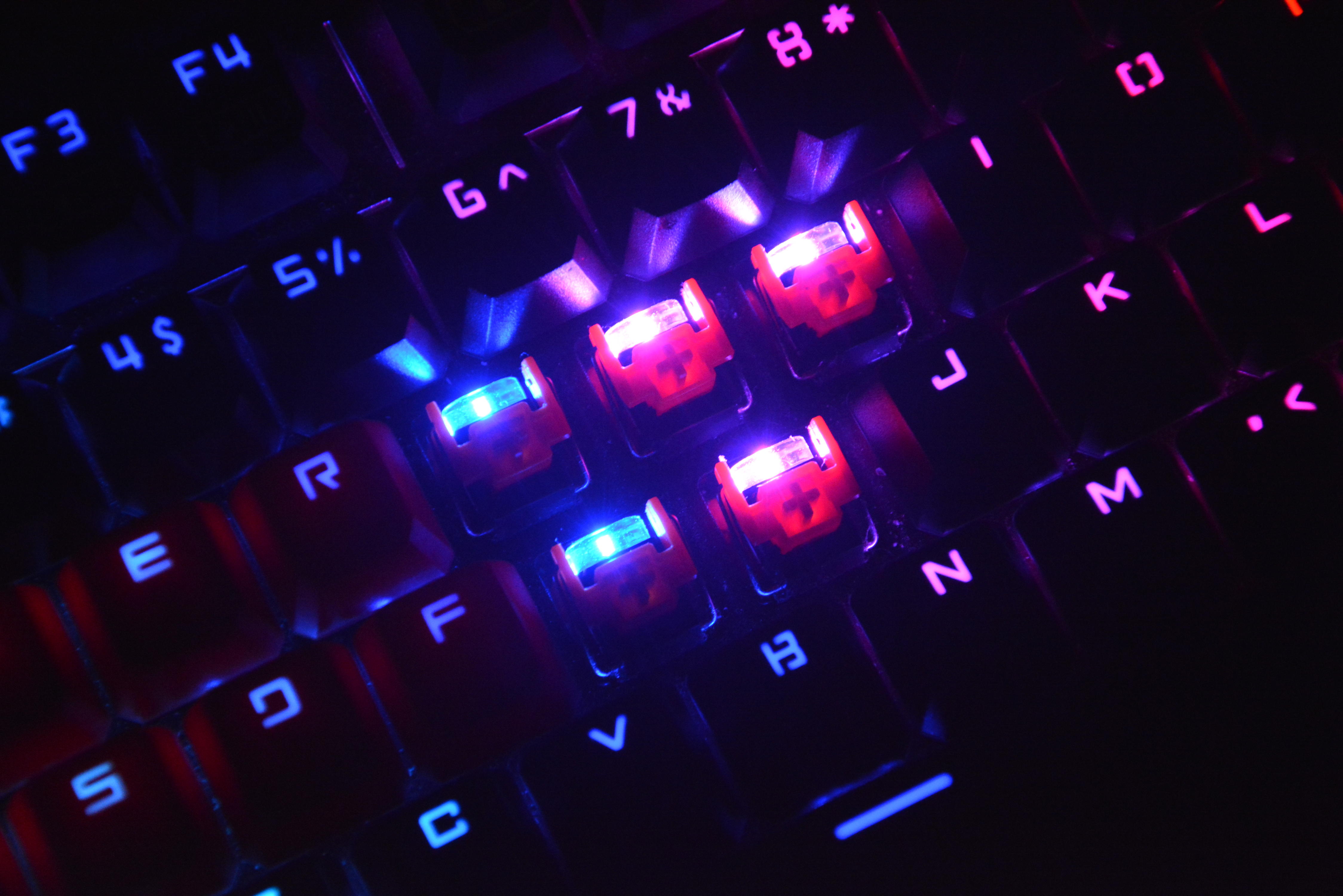 双飞燕q865光轴机械电竞键盘,双飞燕机械键盘975