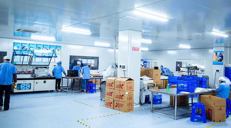 数千家化妆品工厂，服务质量高低不等看好他是因为什么？