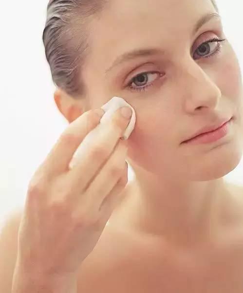 面膜敷上去辣辣的感觉是怎么回事,敷面膜脸上辣辣感觉是什么原因