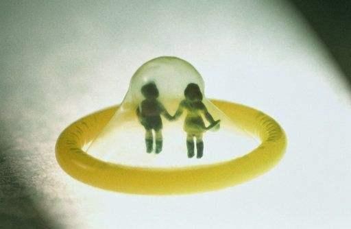 辟谣：同房时使用避孕套对人没伤害？妇产科医生：它会伤害8%的人