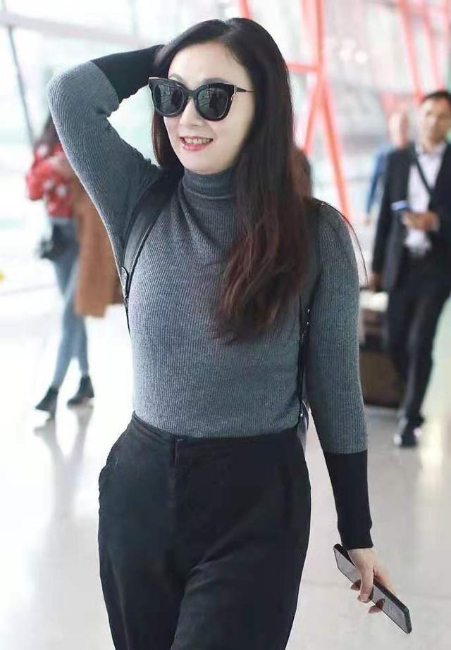 女人过了四十岁别穿大妈装,女人到了四十岁穿衣别太素