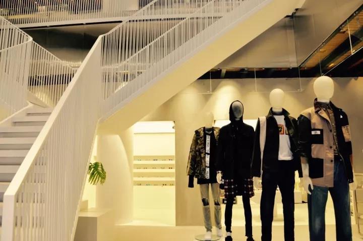 媒体+零售线上线下一体的Yoho集合店，年轻潮人们的集合地！