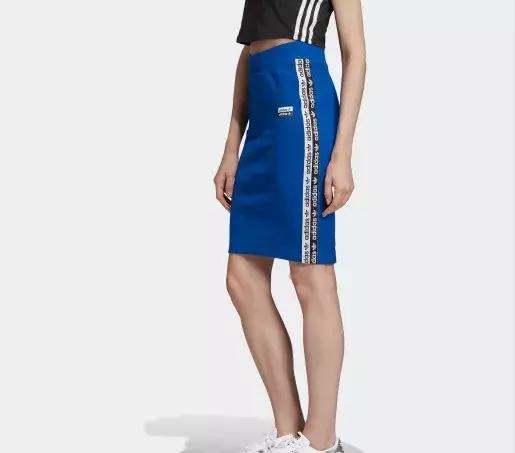 这个“反人类”的穿搭组合,竟然在夏天成了街拍利器