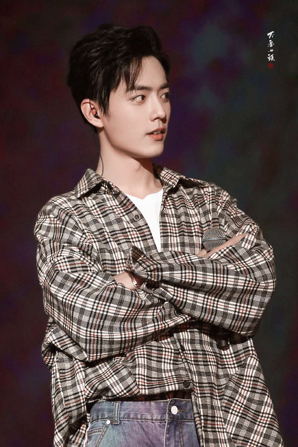 肖战西装露腹肌照片高清,肖战上半身露出腹肌图