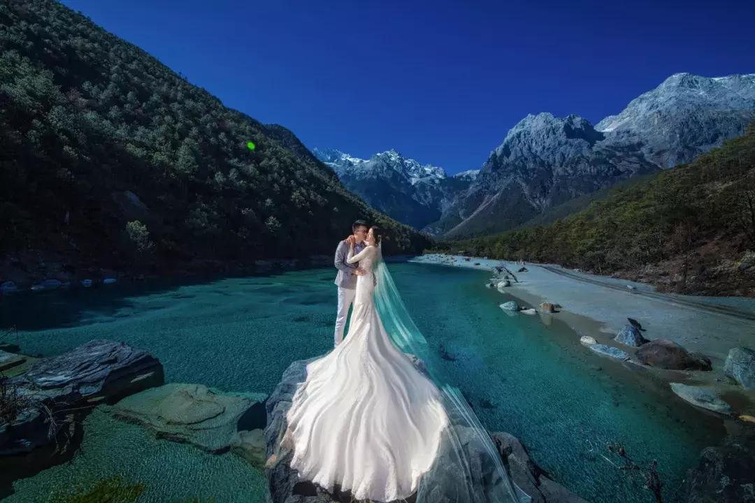 一定要和喜欢的人去丽江,有喜欢的人真好原唱完整版