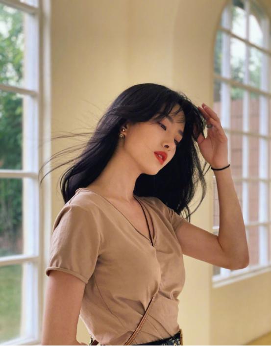 头大适合披发还是扎发,你的脸型适合扎发还是披发